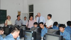 德国西鲁尔大学校长访问实训基地