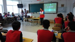 我校对14级站务运作订单班学生进行救护证培训