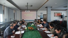 我校理论中心组学习《准则》和《条例》
