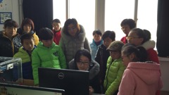 山东省轻工工程学校3D打印社团给社区小学生上3D打印综合实践课