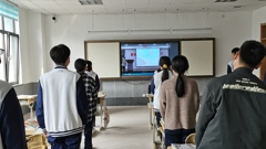 返校第一天我们升国旗唱国歌  ——山东省轻工工程学校举行升国旗唱国歌活动