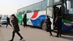 心系安全 平安出行--山东省轻工工程学校召开班车驾驶员安全培训暨应急处置演练协调会