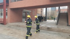 强化安保培训 筑牢校园安全——山东省轻工学校举行春季期初安保工作培训及开展防暴、消防演练活动