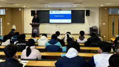 德育工作｜ 爱心传递 共筑梦想 ——山东省轻工工程学校举行校服费用全免捐赠活动